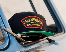 Cargar imagen en el visor de la galería, GORRA - MFG CA