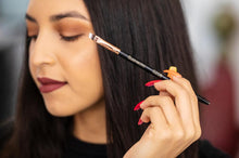 Cargar imagen en el visor de la galería, BROCHA PARA CEJA CON CEPILLO -S206.