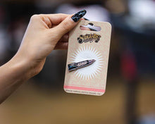 Cargar imagen en el visor de la galería, PIN SUAVECITA- MIRROR MIRROR