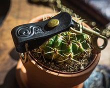 Cargar imagen en el visor de la galería, CLIP PARA LLAVERO - ESSE NEGRO